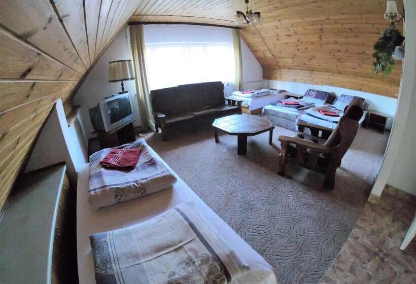 호스텔 Zajazd Tip Top