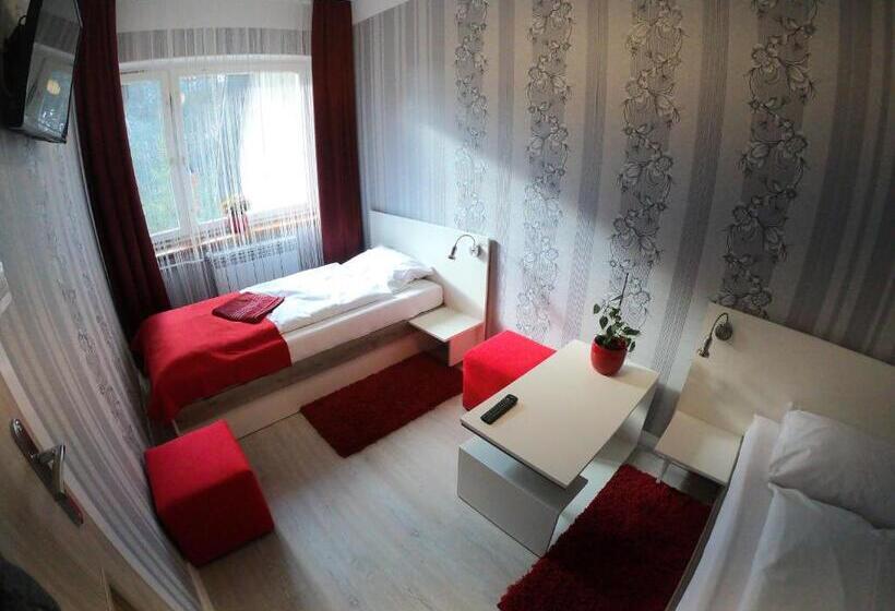 호스텔 Zajazd Tip Top