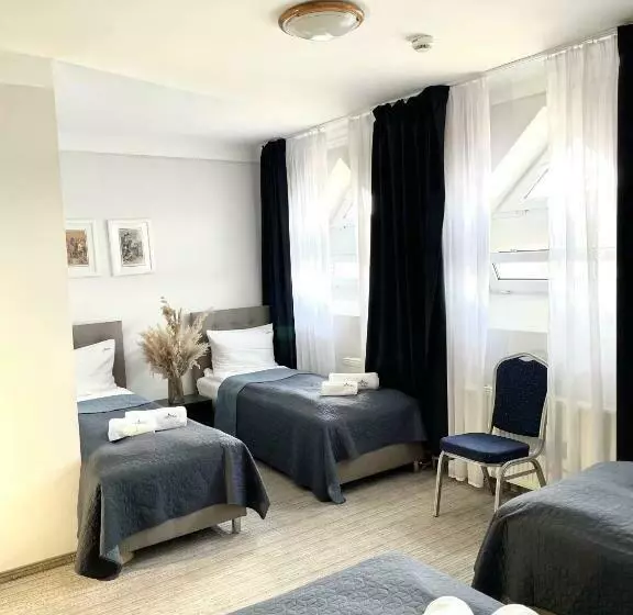 تختخواب و صبحانه Jachtowa Hotel I Restauracja