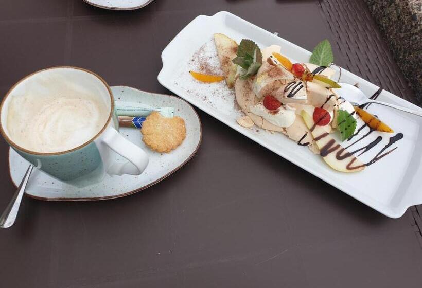 ベッドアンドブレックファースト Jachtowa Hotel I Restauracja