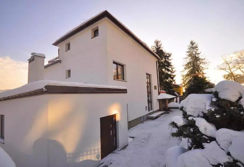 تختخواب و صبحانه Urocza Art Pensjonat