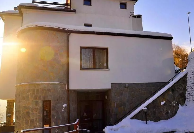 تختخواب و صبحانه Urocza Art Pensjonat