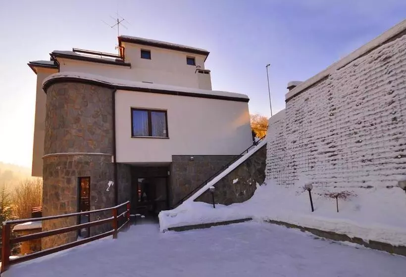 تختخواب و صبحانه Urocza Art Pensjonat