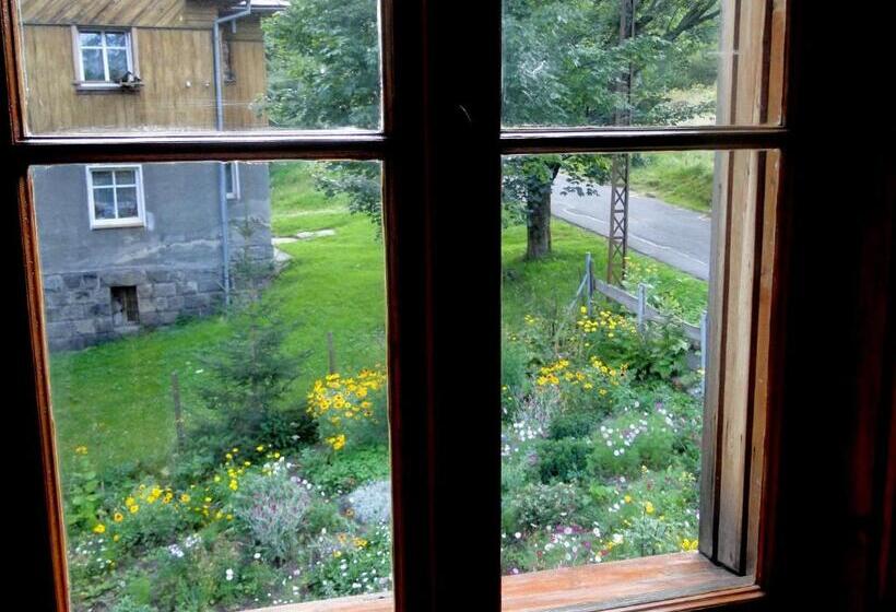 تختخواب و صبحانه Villa Nostalgia