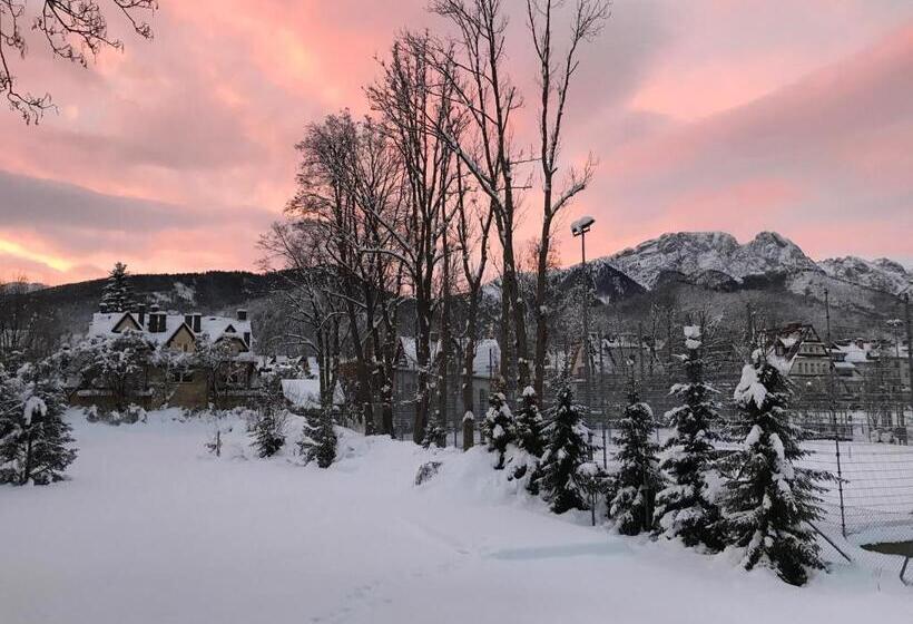 Bed and Breakfast Willa Kmicic