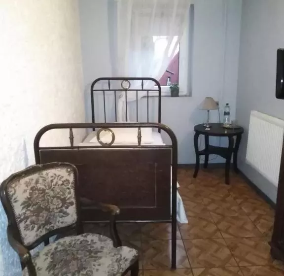 Aamiaismajoitus (B&B) Zajazd Pod Różą