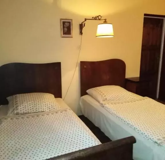 Aamiaismajoitus (B&B) Zajazd Pod Różą