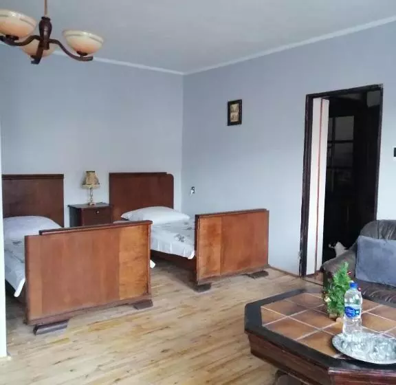 Aamiaismajoitus (B&B) Zajazd Pod Różą