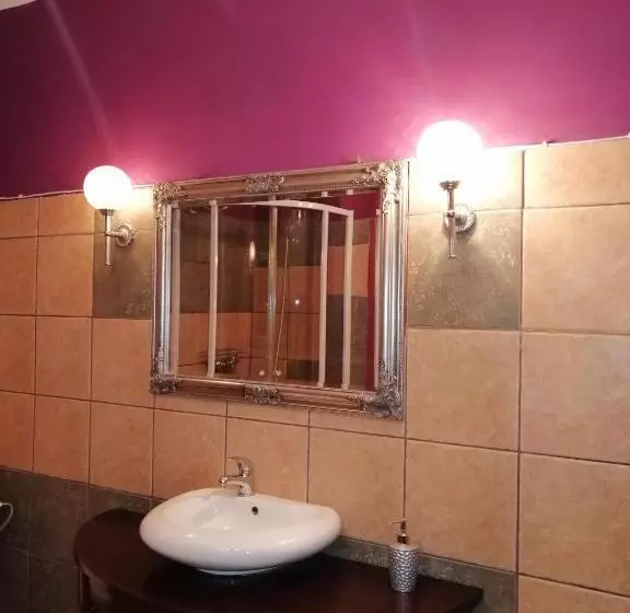 Aamiaismajoitus (B&B) Zajazd Pod Różą