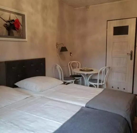 Aamiaismajoitus (B&B) Zajazd Pod Różą