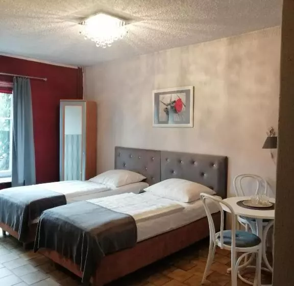 Aamiaismajoitus (B&B) Zajazd Pod Różą