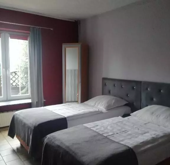 Aamiaismajoitus (B&B) Zajazd Pod Różą