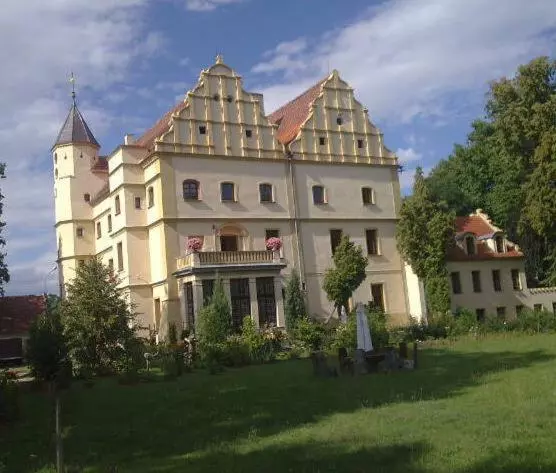 Aamiaismajoitus (B&B) Zamek W Czernej