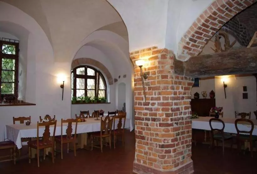 Aamiaismajoitus (B&B) Zamek W Czernej