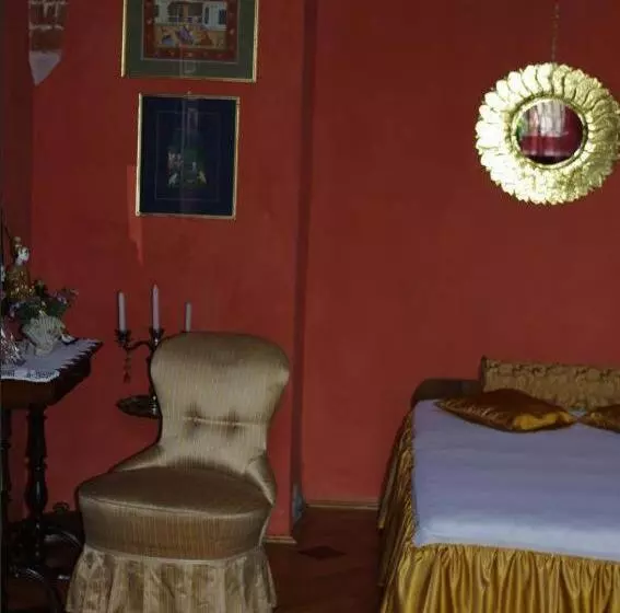 Aamiaismajoitus (B&B) Zamek W Czernej