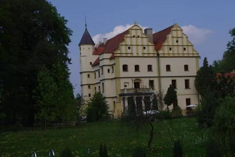 Aamiaismajoitus (B&B) Zamek W Czernej