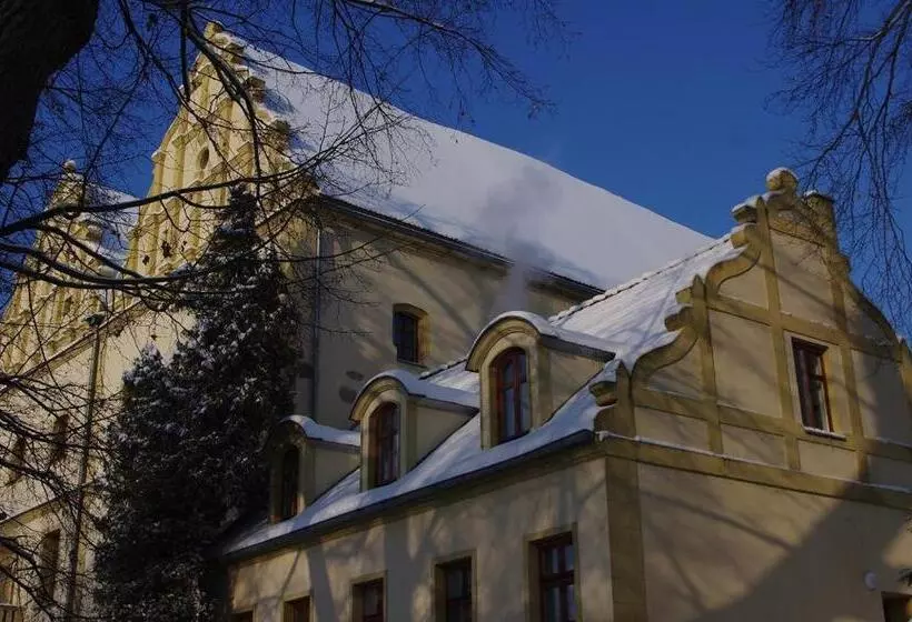 Aamiaismajoitus (B&B) Zamek W Czernej