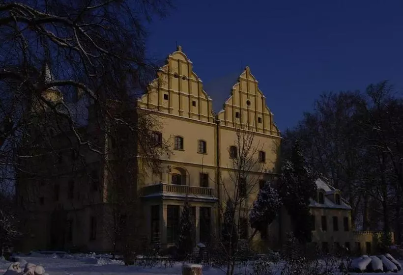 Aamiaismajoitus (B&B) Zamek W Czernej