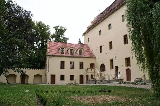 Aamiaismajoitus (B&B) Zamek W Czernej