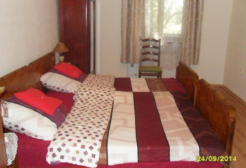 호텔 Kasztelania Pod Lipami