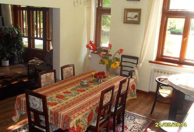 호텔 Kasztelania Pod Lipami