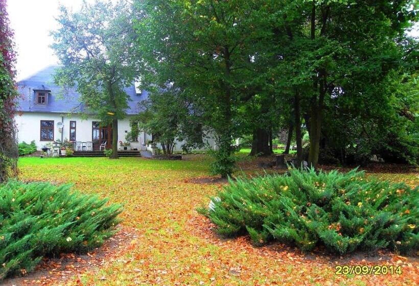 호텔 Kasztelania Pod Lipami