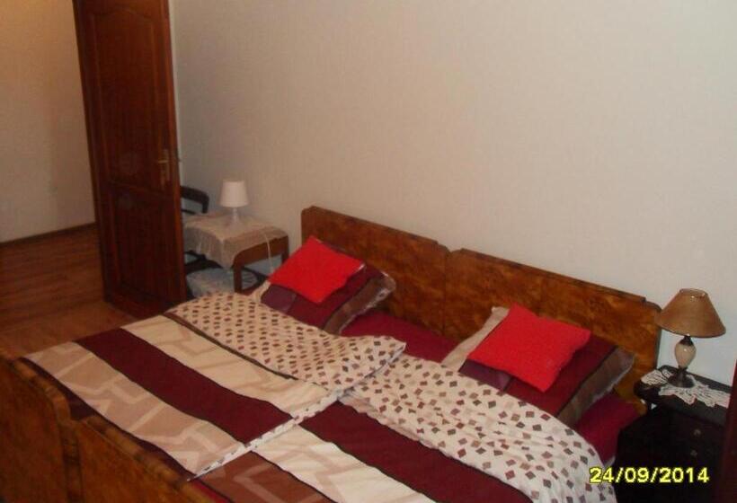 호텔 Kasztelania Pod Lipami