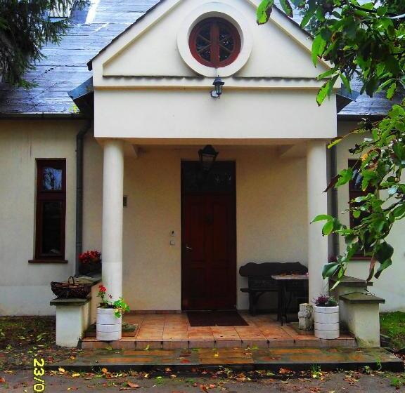 호텔 Kasztelania Pod Lipami