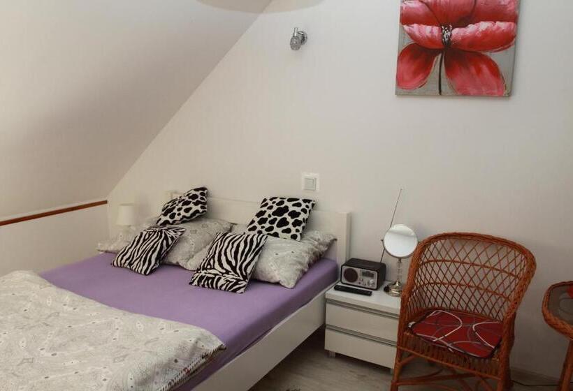 호텔 Kasztelania Pod Lipami