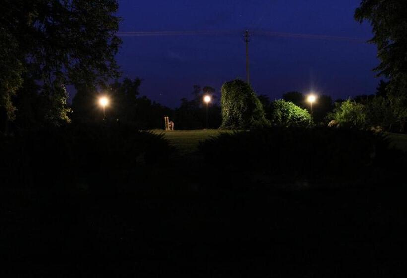 호텔 Kasztelania Pod Lipami