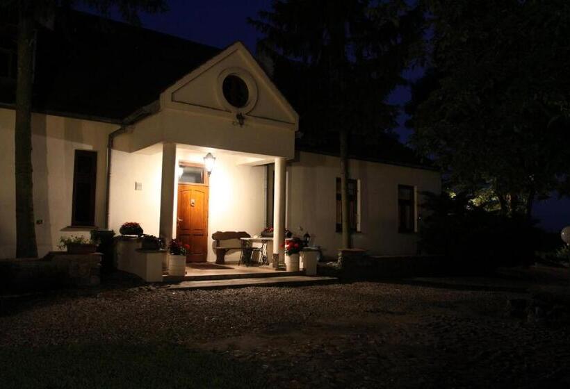 호텔 Kasztelania Pod Lipami