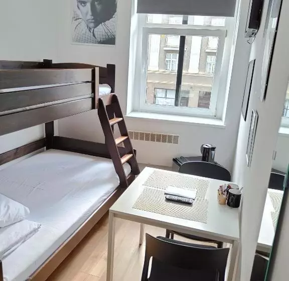 هاستل Blues Rooms