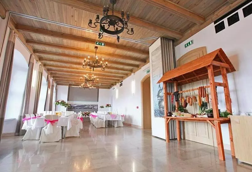 Retkeilymaja Centrum Konferencyjne Zamek