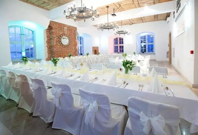 Retkeilymaja Centrum Konferencyjne Zamek