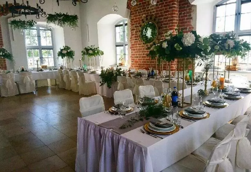 Retkeilymaja Centrum Konferencyjne Zamek