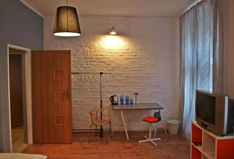 Retkeilymaja Kaktus Guest House