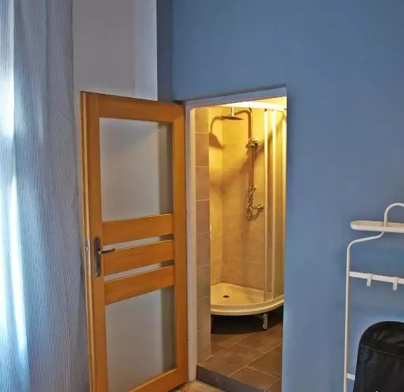 Retkeilymaja Kaktus Guest House