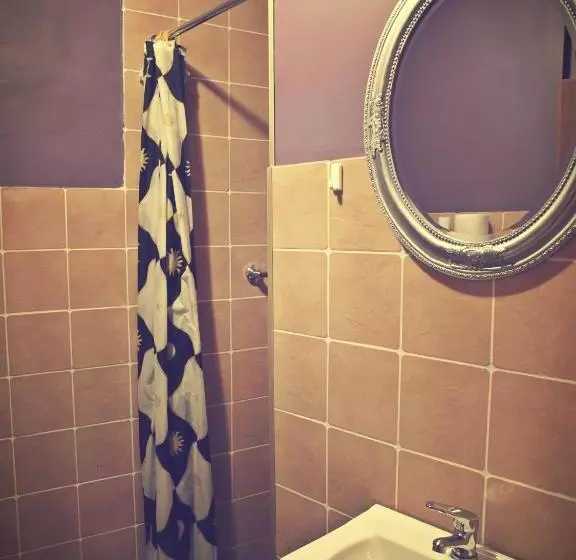 Retkeilymaja Kaktus Guest House