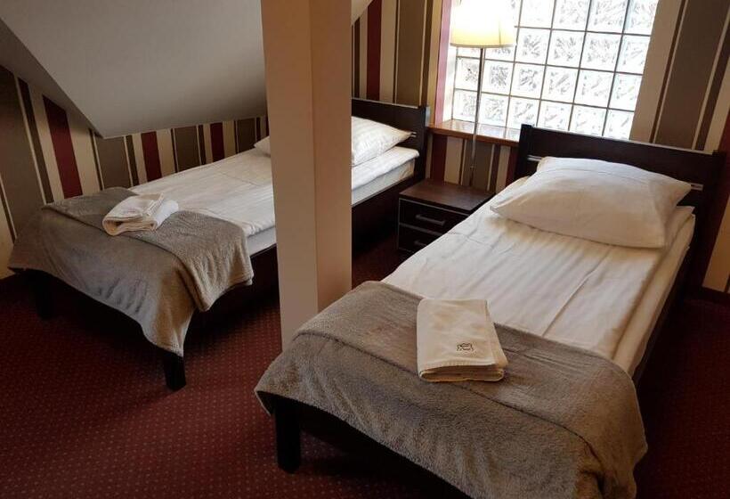 هاستل Route One Restauracja & Pokoje Hotelowe