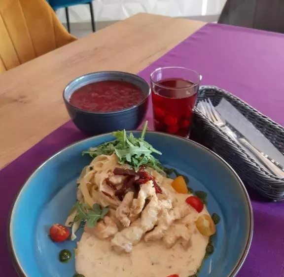 ユースホステル Route One Restauracja & Pokoje Hotelowe