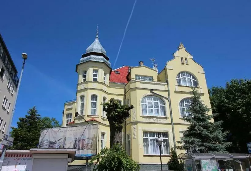 Aamiaismajoitus (B&B) Villa Amadea