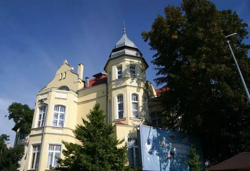 Aamiaismajoitus (B&B) Villa Amadea