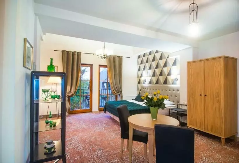 ホテル Dwa Księżyce