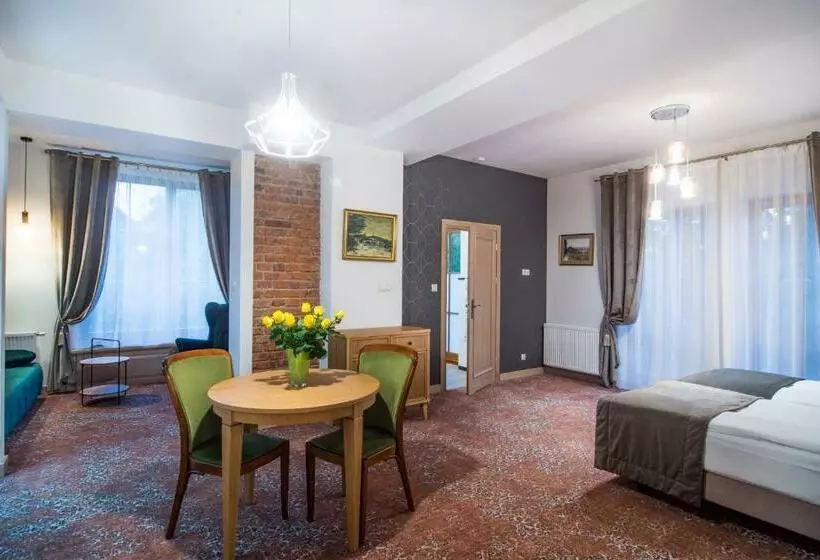 ホテル Dwa Księżyce