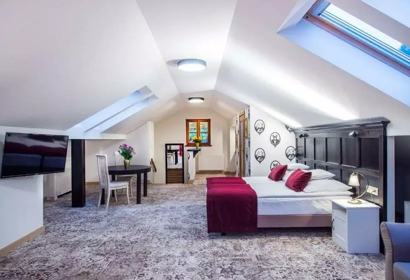 ホテル Dwa Księżyce