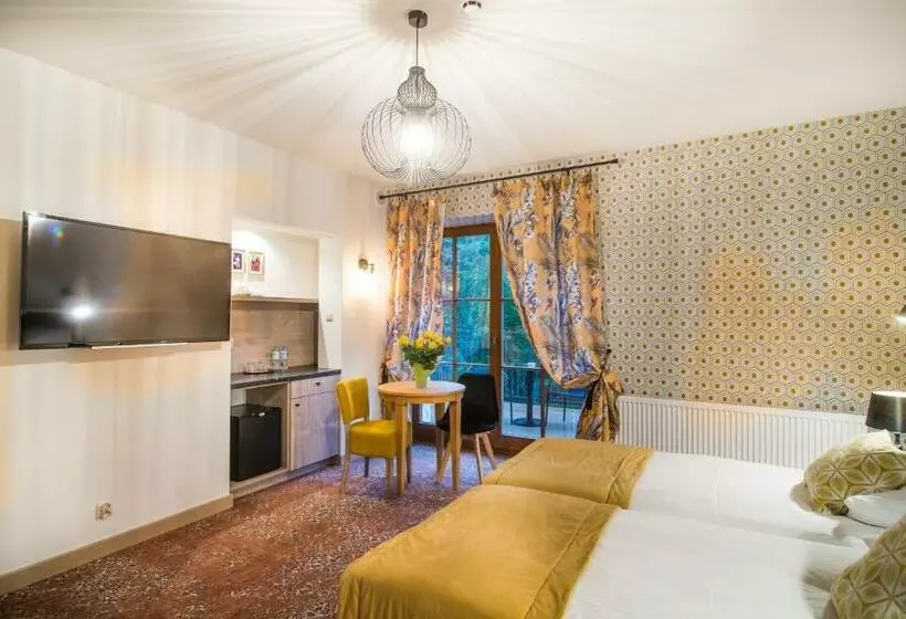 ホテル Dwa Księżyce