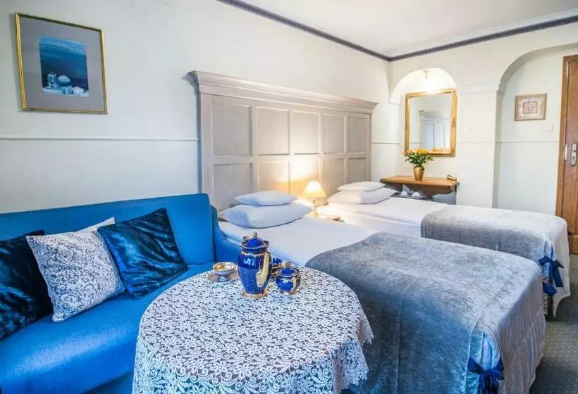 ホテル Dwa Księżyce