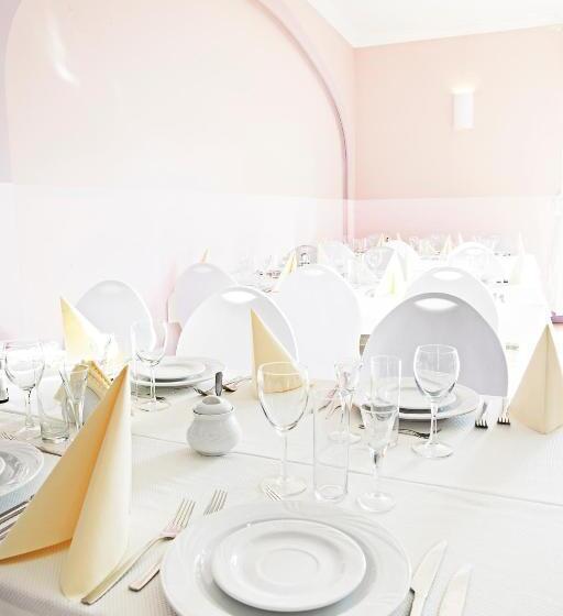 ホテル Rozdroże Nieborów