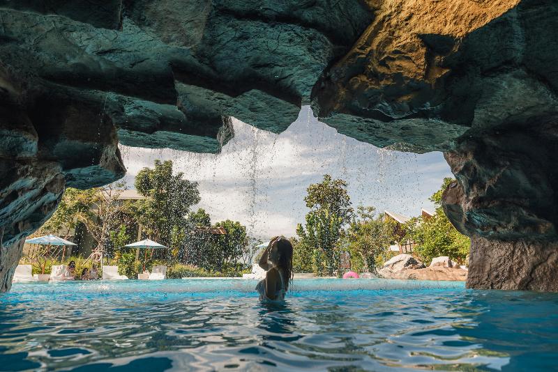 هتل Phukalini Luxury Pool Villa & Onsen Sha Plus Certified