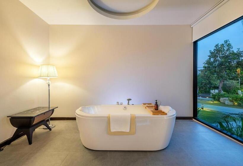 هتل Phukalini Luxury Pool Villa & Onsen Sha Plus Certified